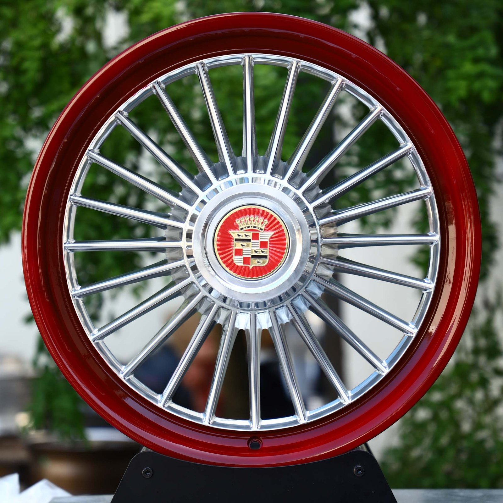 Cadillac CTS wheels – Polished Multi-Spoke Red Lip Floating Cap (Cadillac OEM-Style), front view