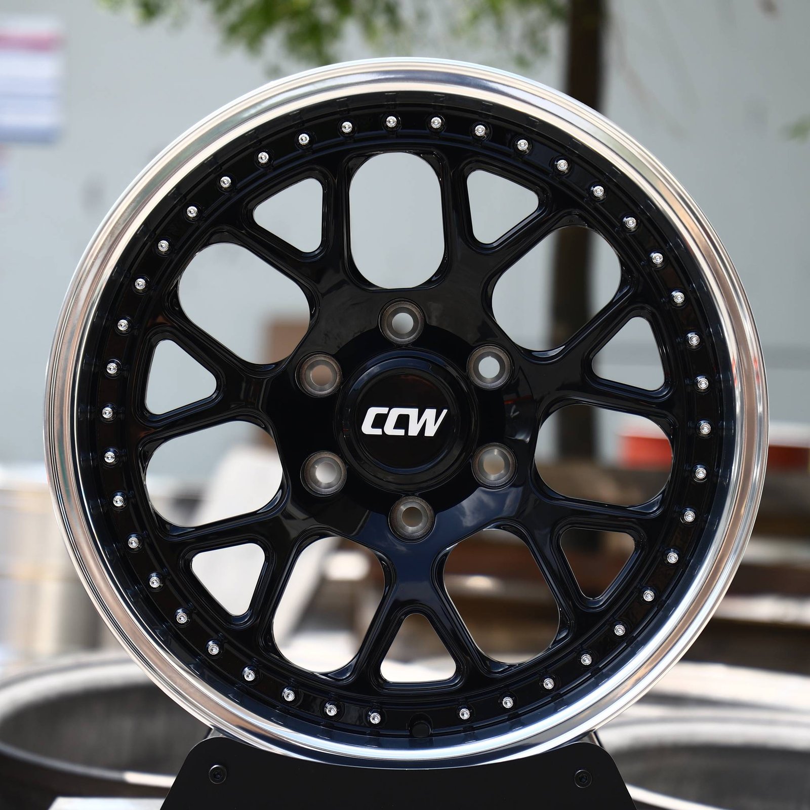 Ford F-150 wheels – Gloss Black Mesh 2-Piece Polished Lip (CCW-Style), front view