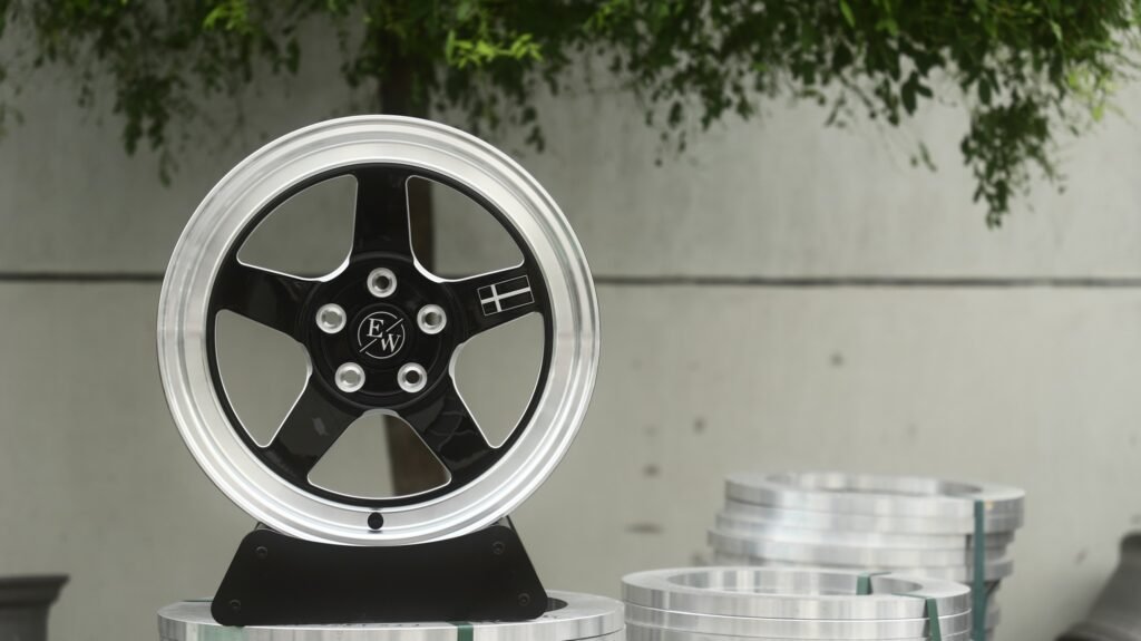 BMW M3 F80 wheels – Gloss Black 5-Spoke Polished Lip, lip and barrel detail