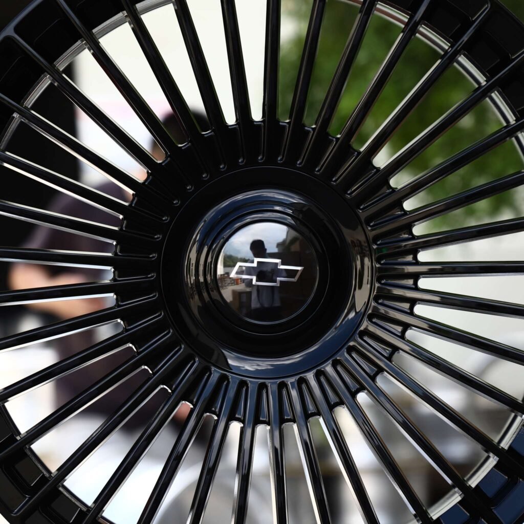 5x120 wheels – Gloss Black Multi-Spoke Floating Cap (Chevrolet OEM-Style), side view