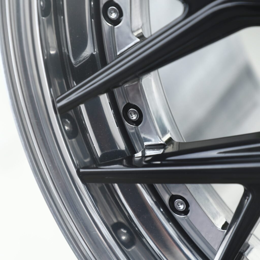 Chevrolet Camaro wheels – Gloss Black Y-Spoke Mesh 2-Piece Polished Deep Lip (Chevrolet OEM-Style), lip and barrel detail