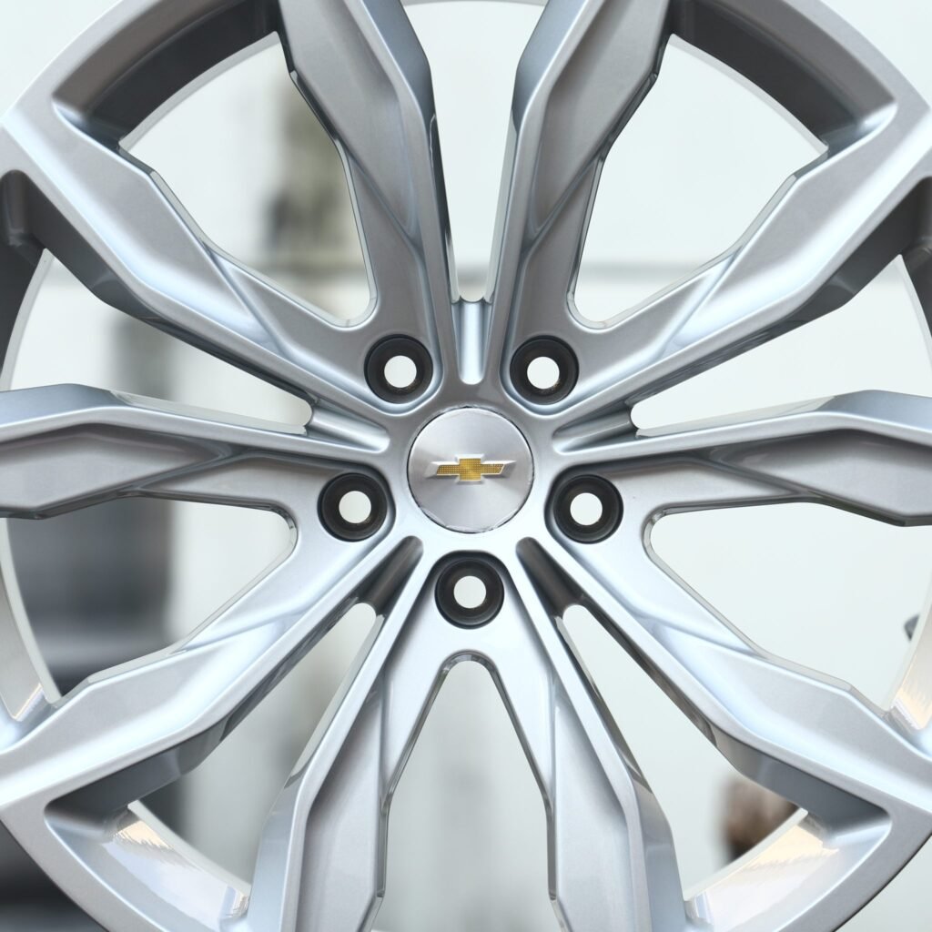 Chevrolet Corvette wheels – Matte Silver 5 Split V-Spoke (Chevrolet OEM-Style), lip and barrel detail