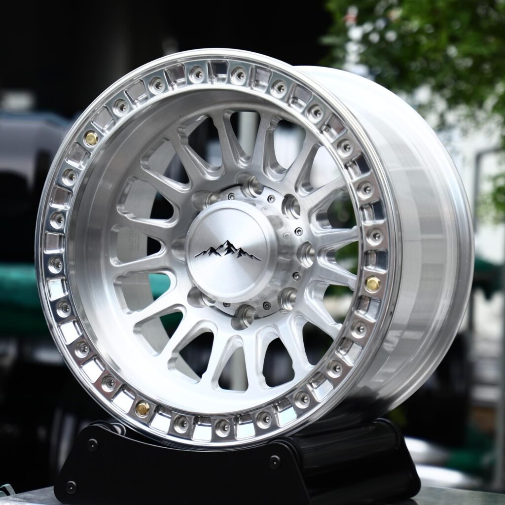 Ram 2500 wheels – Polished 18-Spoke Bolted Ring Mountain Cap, angled view