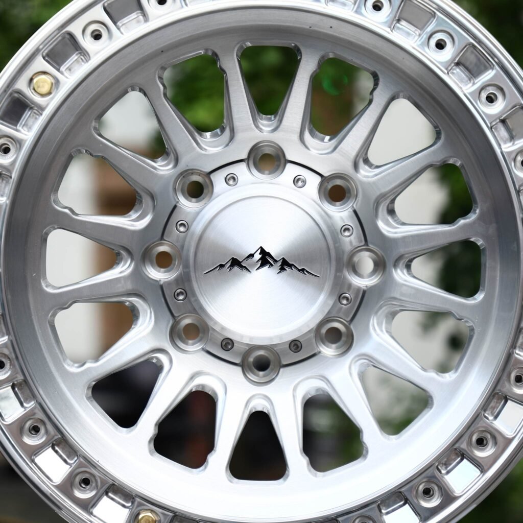 Chevrolet Silverado 2500HD wheels – Polished 18-Spoke Bolted Ring Mountain Cap, lip and barrel detail