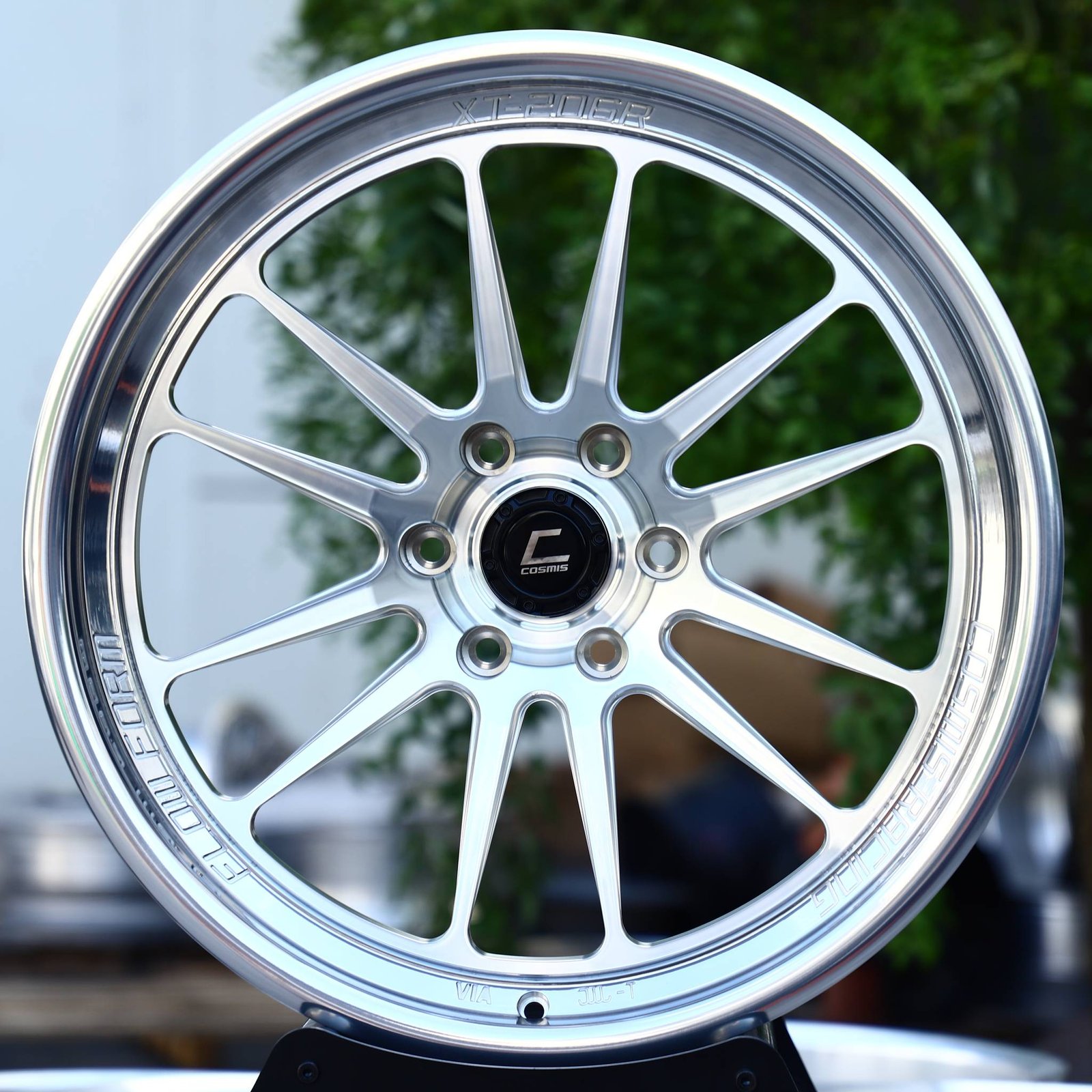 Jeep Wrangler wheels – Polished 12-Spoke Machined (Cosmis-Style), front view