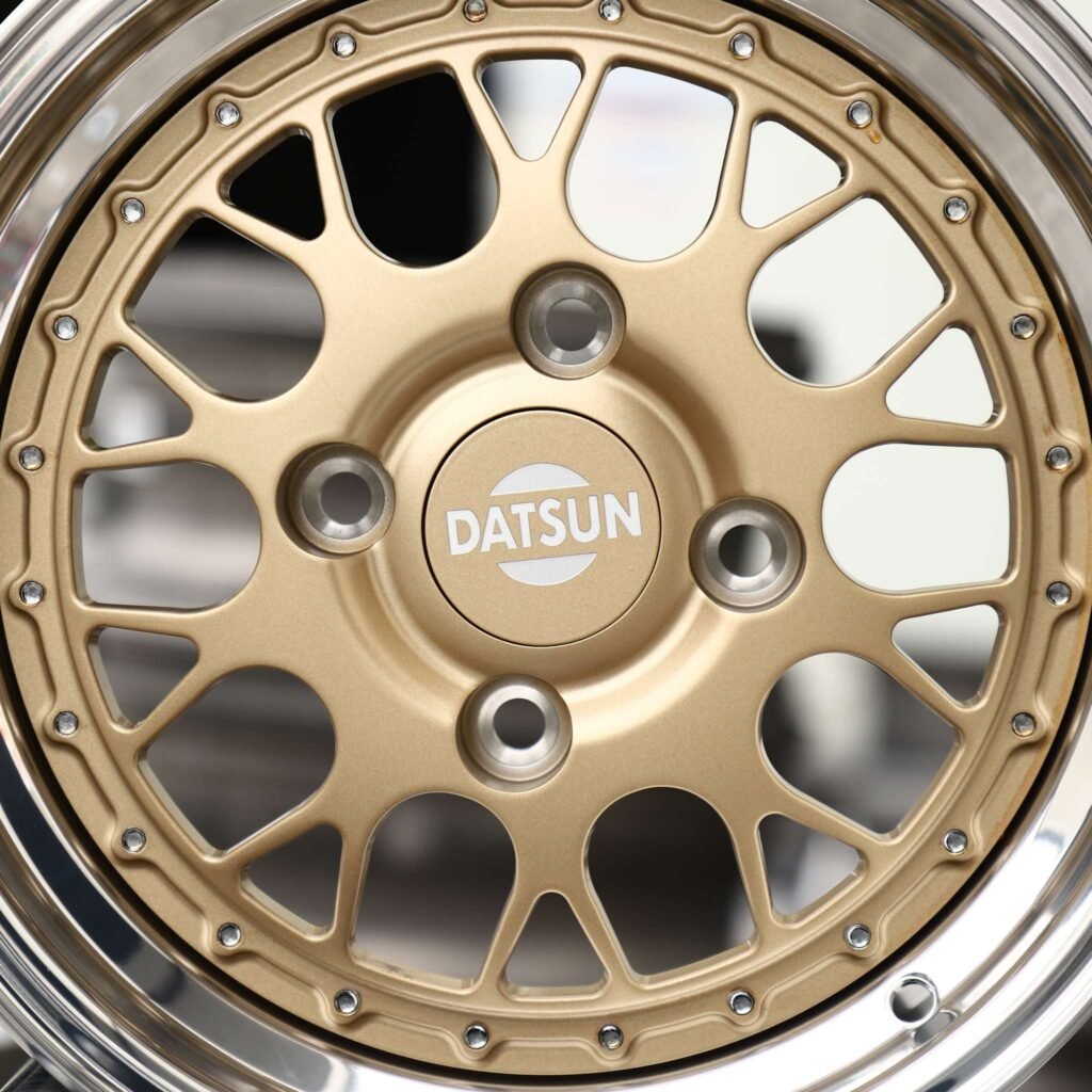 Datsun on-DO wheels – Gold Cross-Spoke Mesh 2-Piece Polished Lip (Datsun OEM-Style), lip and barrel detail