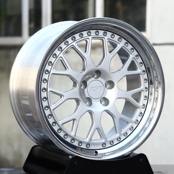 Honda Civic Type R wheels – Matte Silver Mesh 2-Piece Riveted Polished Lip (ESR-Style), front view