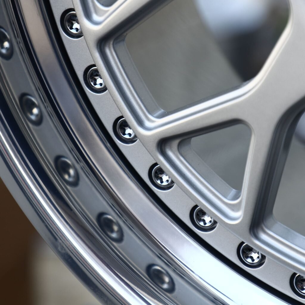 Tesla Model 3 wheels – Matte Silver Mesh 2-Piece Riveted Polished Lip (ESR-Style), lip and barrel detail