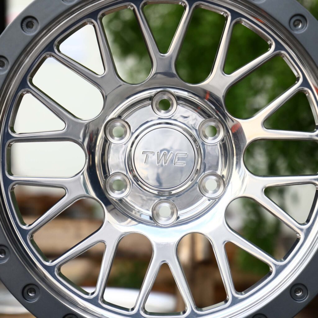 Toyota 4Runner wheels – Polished Mesh Gunmetal Bolted Ring, lip and barrel detail