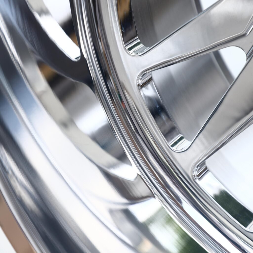 Ford Excursion wheels – Polished Directional Blade-Spoke, lip and barrel detail