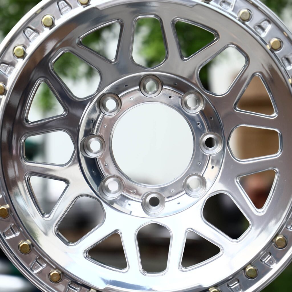 Chevrolet Silverado 2500HD wheels – Polished Wide-Spoke Bolted Ring Open Center, lip and barrel detail