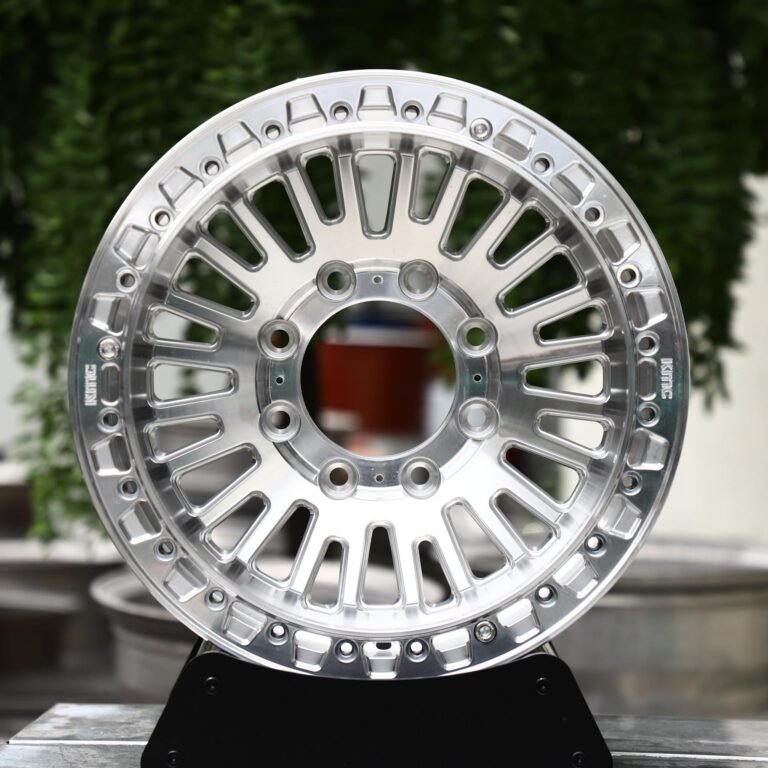 Ford F-250 Super Duty wheels – Mirror Polished Fine Multi-Spoke Beadlock, front view