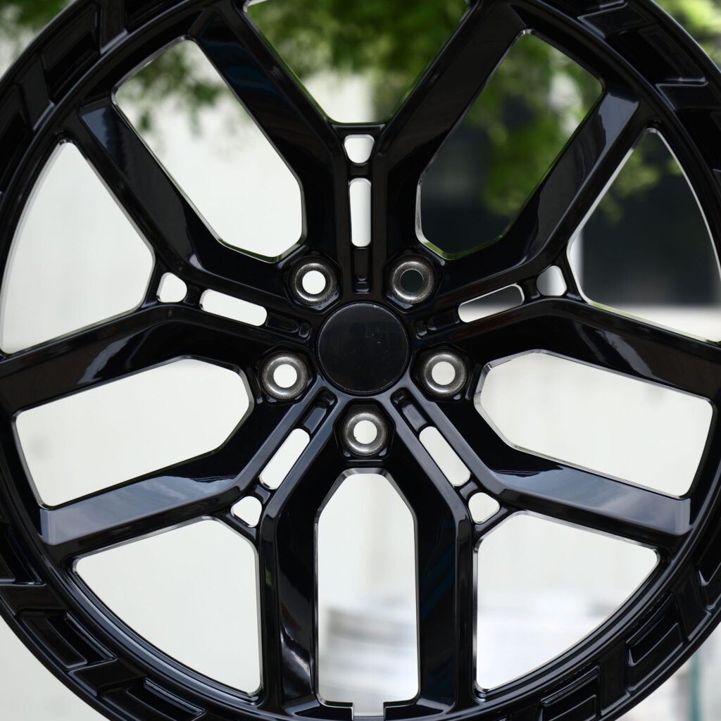 Tesla Model 3 wheels – Gloss Black 5 Split Y-Spoke Windowed Lip, lip and barrel detail