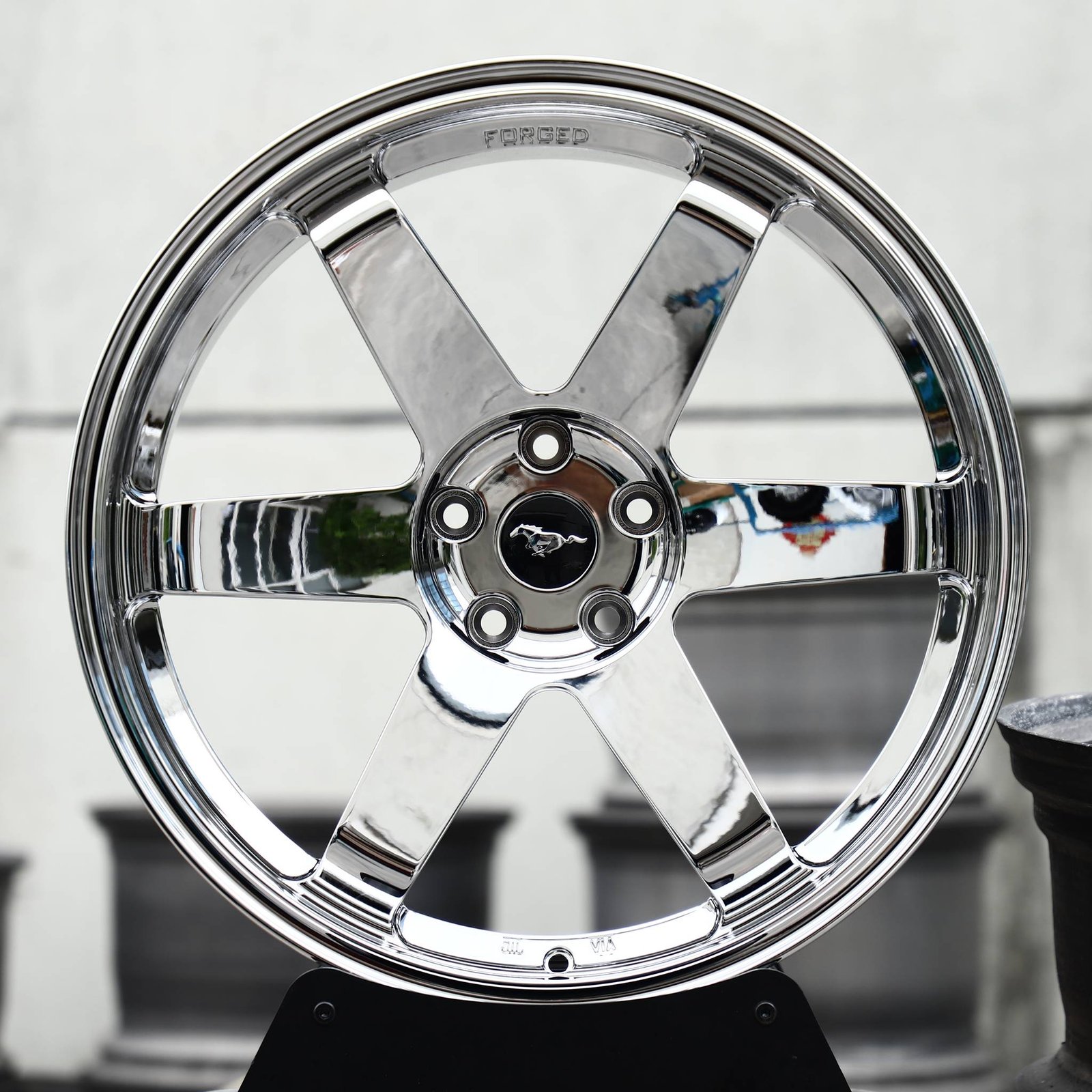 Ford Mustang wheels – Chrome 6-Spoke (Ford Mustang OEM-Style), front view