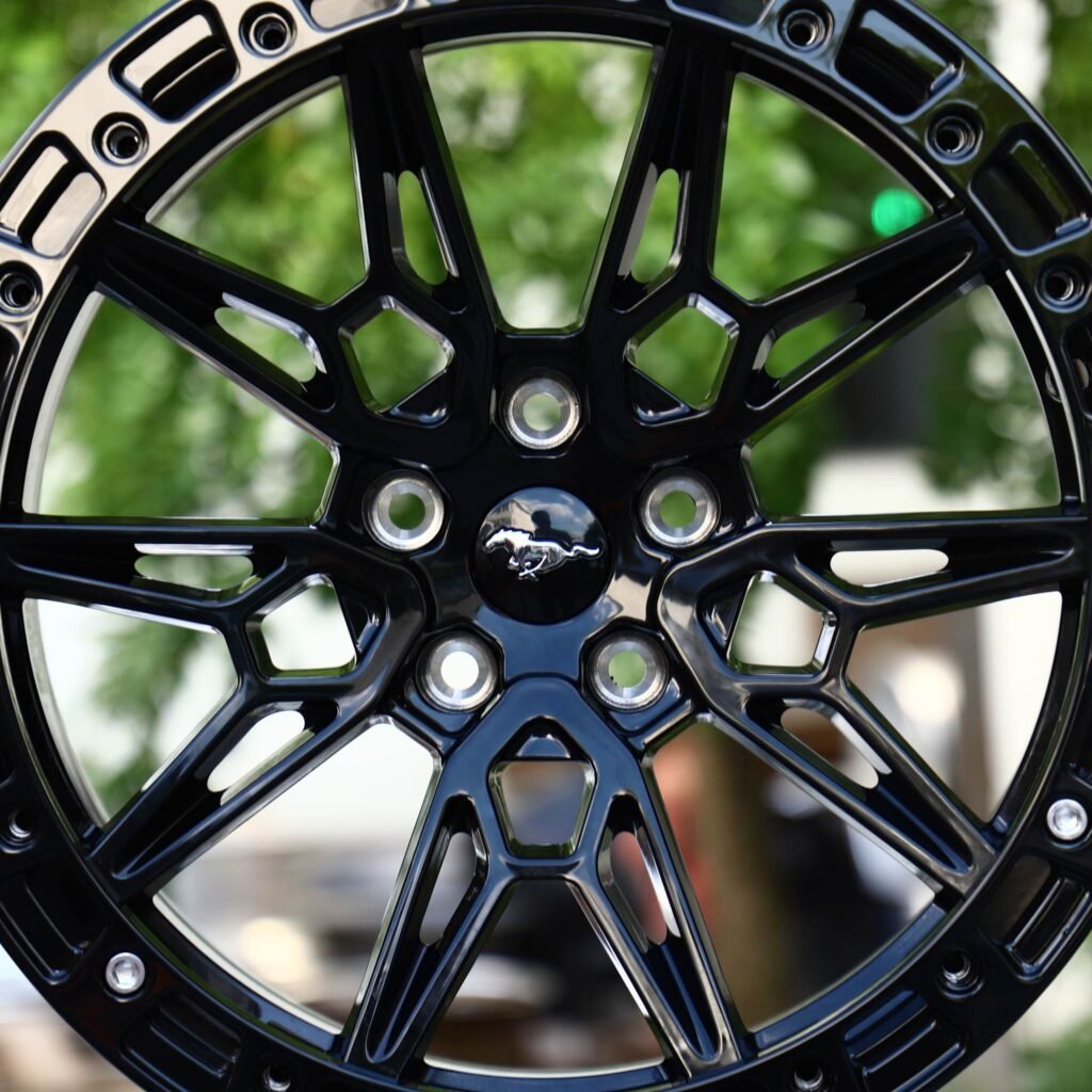 Ford Mustang wheels – Gloss Black Multi-Spoke Bolt Ring Beadlock (Ford Mustang OEM-Style), lip and barrel detail