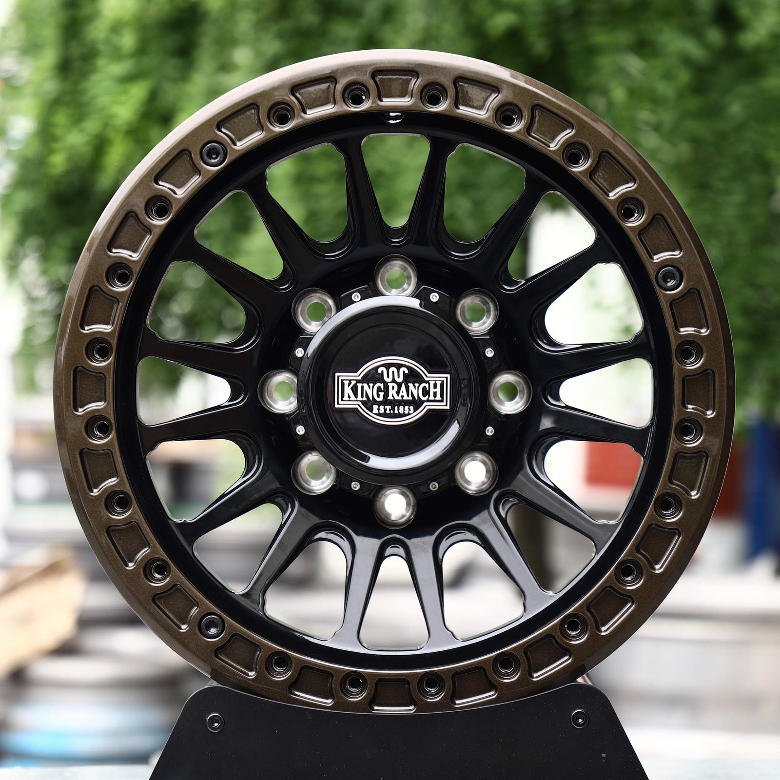 Ford F-250 Super Duty wheels – Gloss Black 15-Spoke Bronze-Ring Beadlock (Ford OEM-Style), front view
