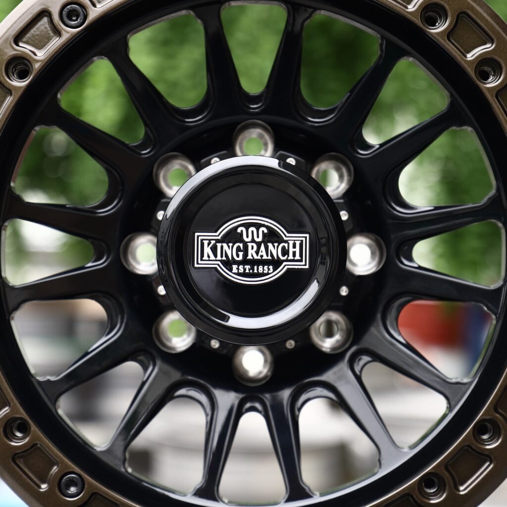 Ford F-350 Super Duty wheels – Gloss Black 15-Spoke Bronze-Ring Beadlock (Ford OEM-Style), lip and barrel detail