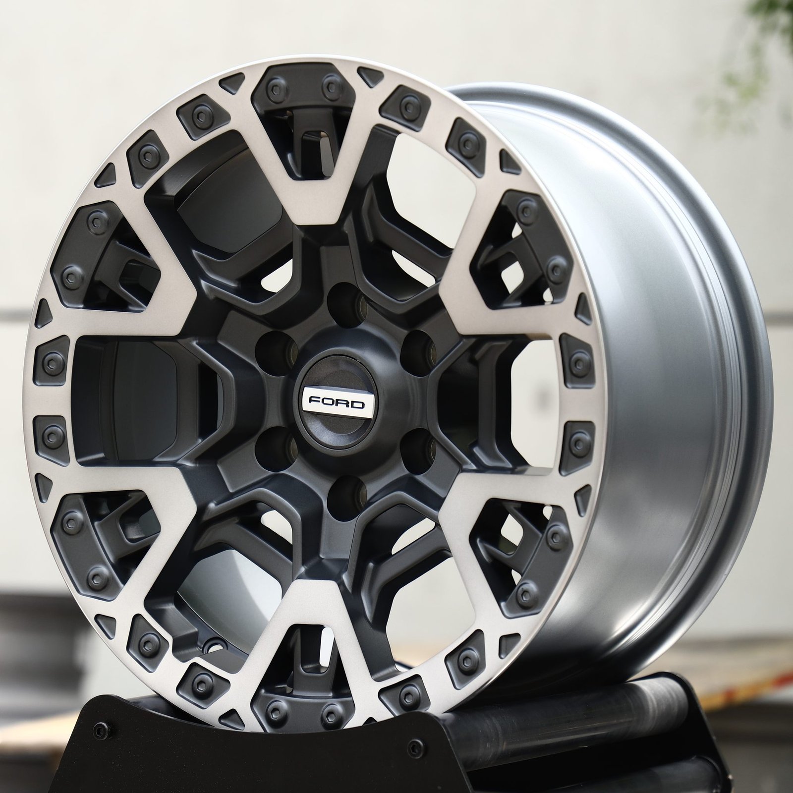 Ford F-150 wheels – Gunmetal Machined Hex-Block (Ford OEM-Style), front view