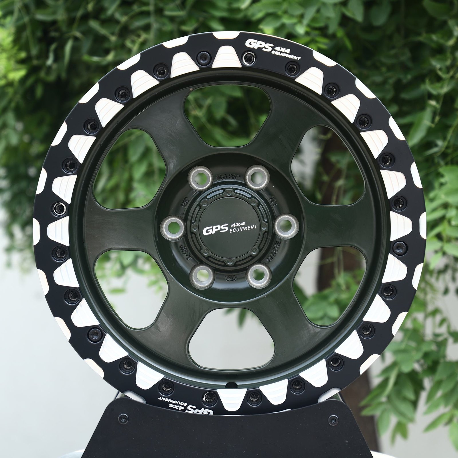 Toyota Land Cruiser wheels – Army Green 6-Spoke Beadlock (GPS 4×4-Style), front view
