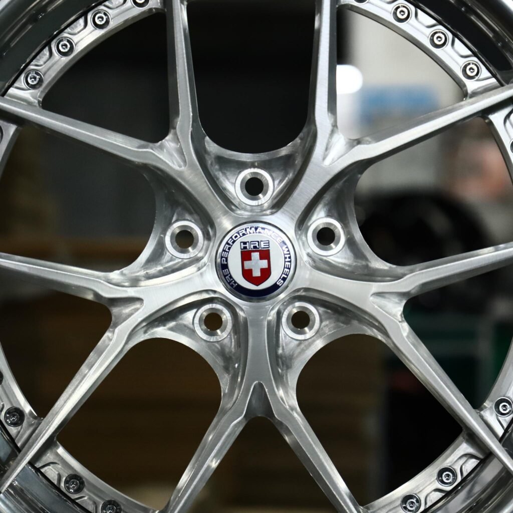 Lamborghini Urus wheels – 2-Piece Polished 5 Y-Spoke Riveted Lip (HRE-Style), lip and barrel detail
