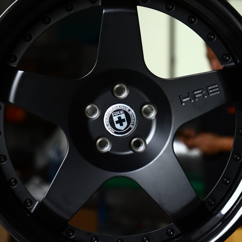 Porsche 911 992 wheels – 2-Piece Satin Black 5-Spoke Riveted Lip (HRE-Style), lip and barrel detail