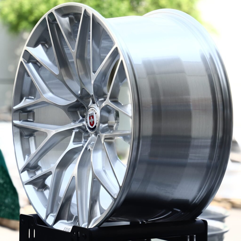Volkswagen Golf wheels – Brushed Silver Y-Spoke Mesh (HRE-Style), angled view