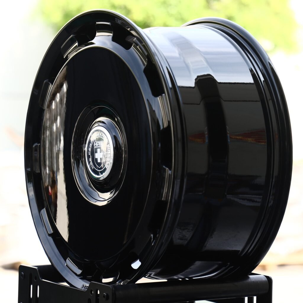 Rolls-Royce Ghost wheels – Gloss Black Slotted Disc Floating Cap (HRE-Style), angled view