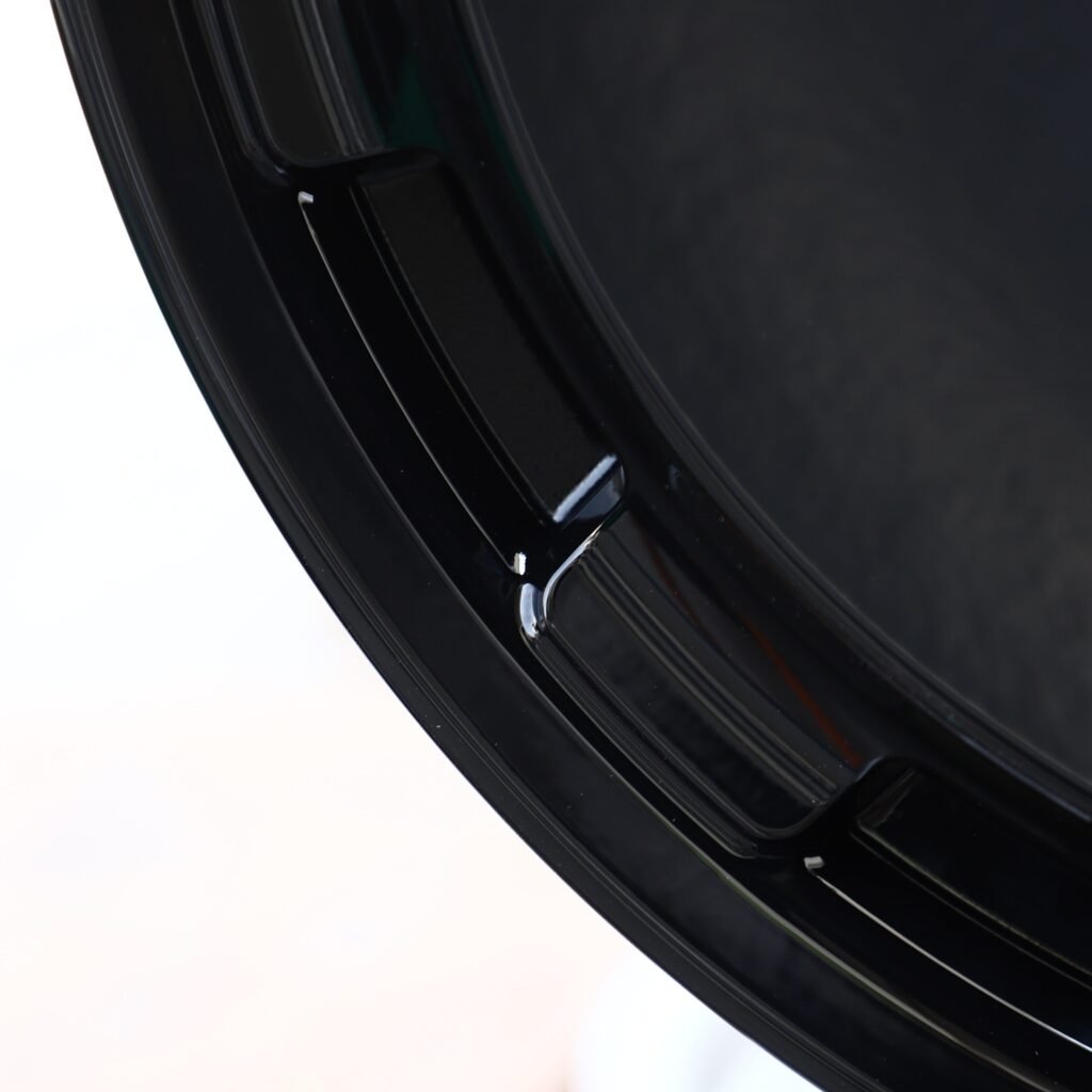 Mercedes-Benz E-Class W213 wheels – Gloss Black Slotted Disc Floating Cap (HRE-Style), lip and barrel detail