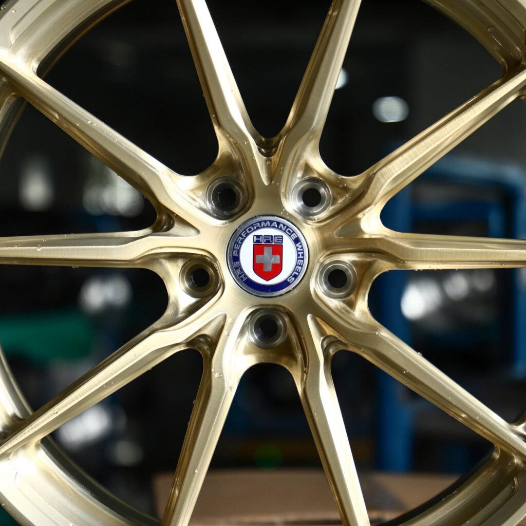 Lamborghini Urus wheels – Transparent Gold Brushed 10-Spoke (HRE-Style), lip and barrel detail