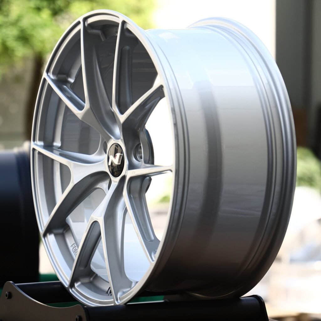 Hyundai Kona N wheels – Hyundai N Style Bright Silver 10-Spoke, angled view