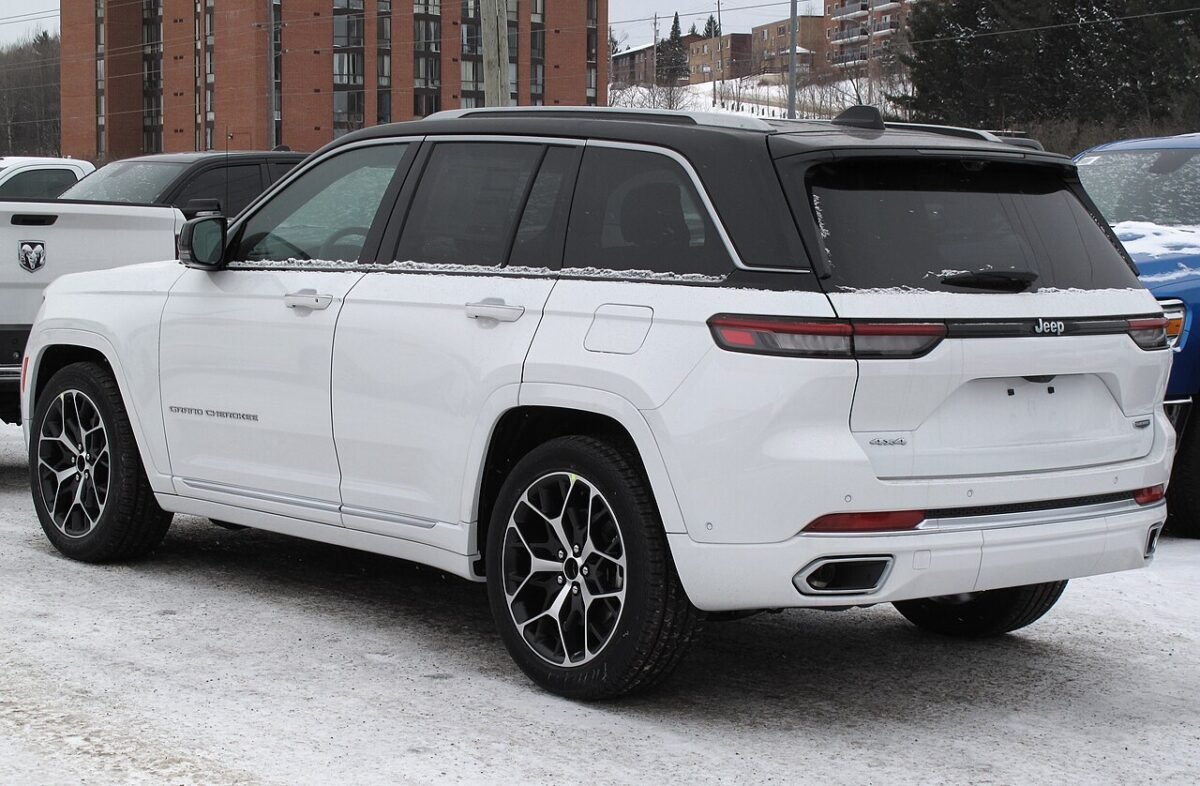 2022 Jeep Grand Cherokee WL Summit Reserve in white, rear three-quarter view, 5x127 bolt pattern
