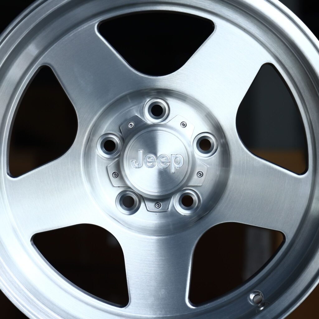 Jeep Grand Cherokee WK2 wheels – Brushed Silver 5-Spoke Dish (Jeep OEM-Style), lip and barrel detail