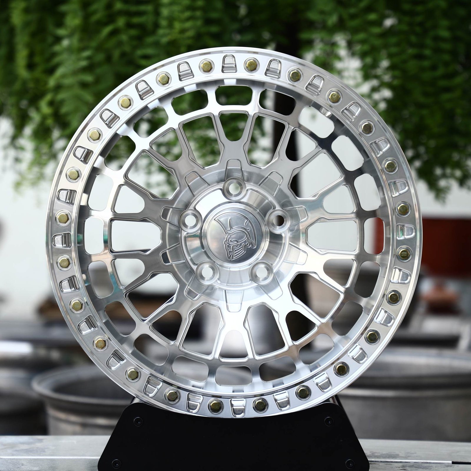 Jeep Wrangler wheels – Mirror Polished Mesh Beadlock, front view