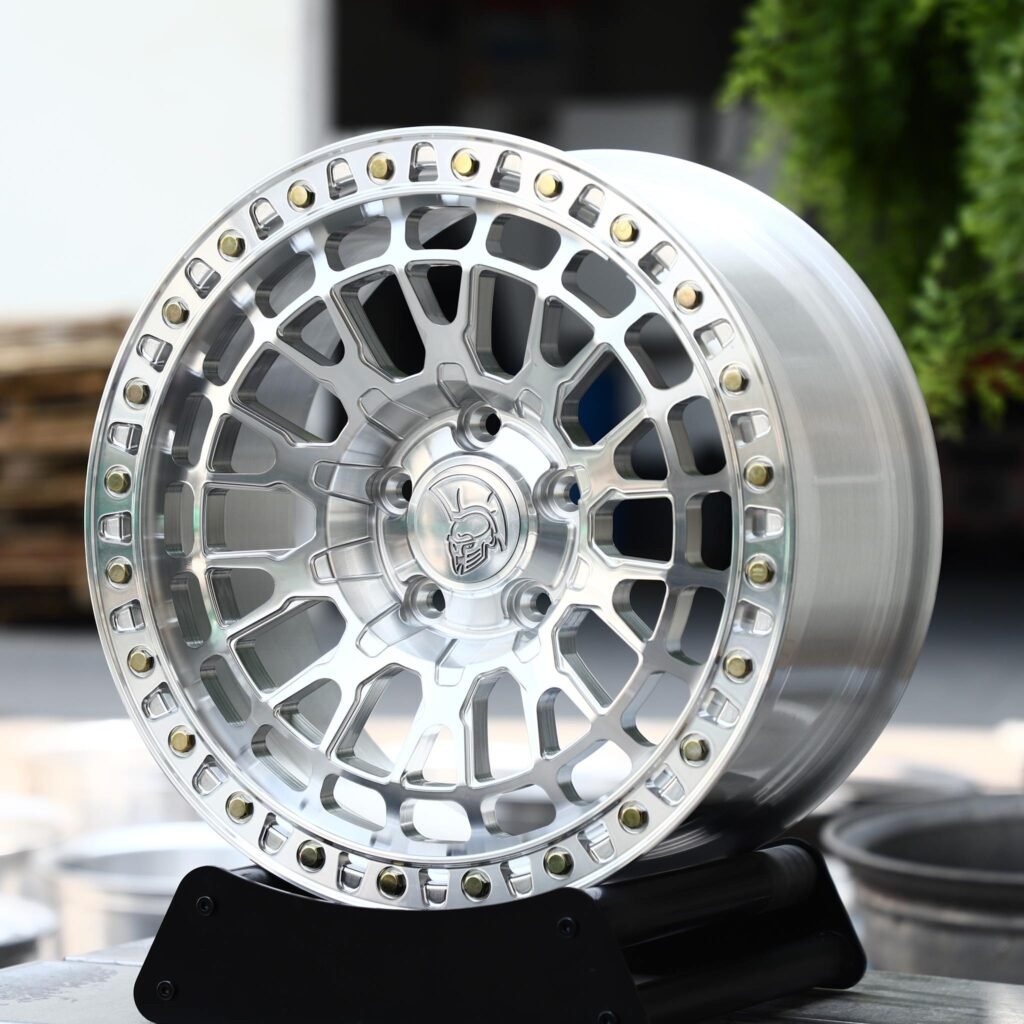 Land Rover Defender wheels – Mirror Polished Mesh Beadlock, angled view