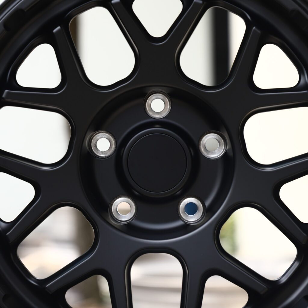 Jeep Grand Cherokee WK2 wheels – Matte Black 7 Y-Spoke Deep Lip, lip and barrel detail