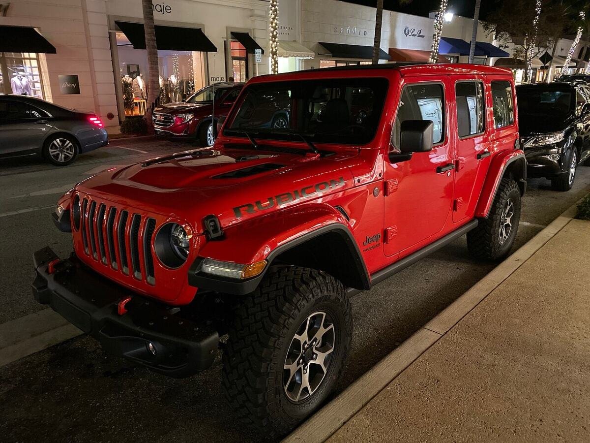 Red Jeep Wrangler JL Rubicon, the generation that uses the 5x127 bolt pattern with a 71.5 mm centre bore
