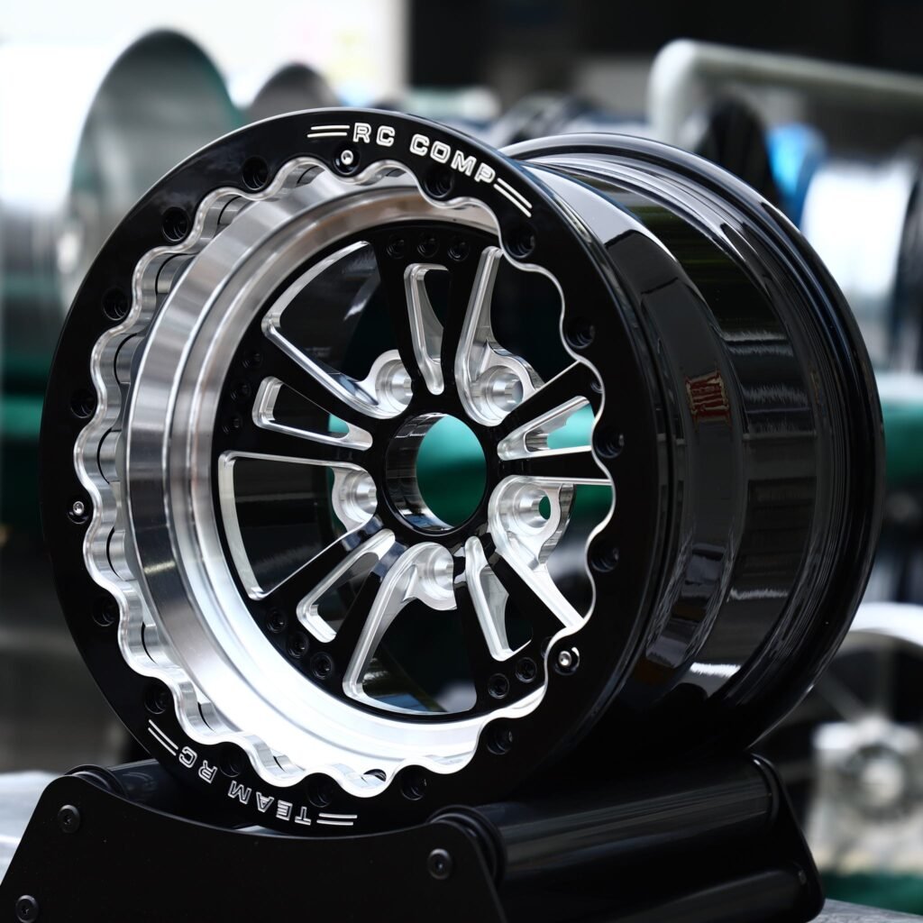 Land Rover Defender wheels – Black Machined 5-Spoke, angled view