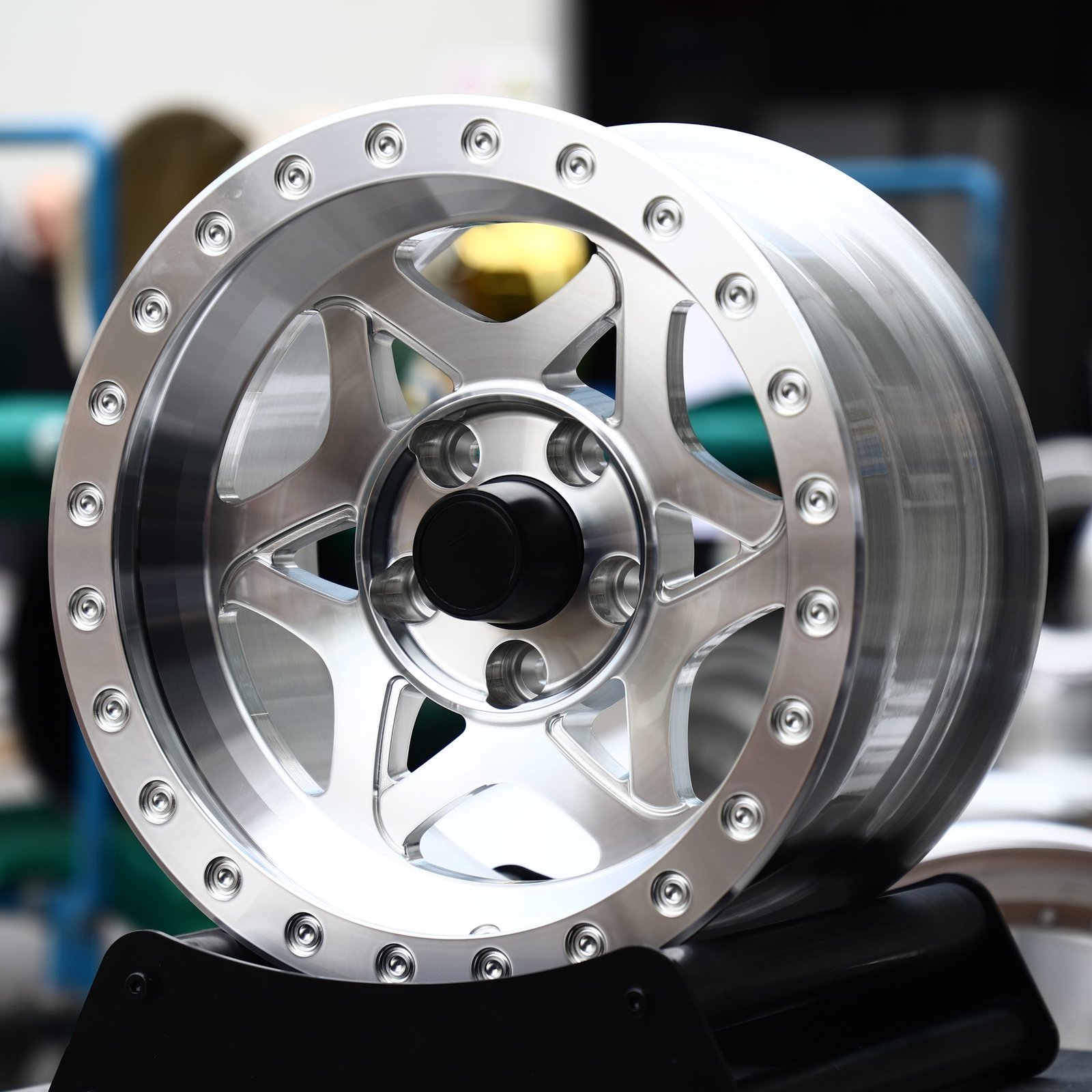 Jeep Wrangler wheels – Machined Silver 6-Spoke, front view