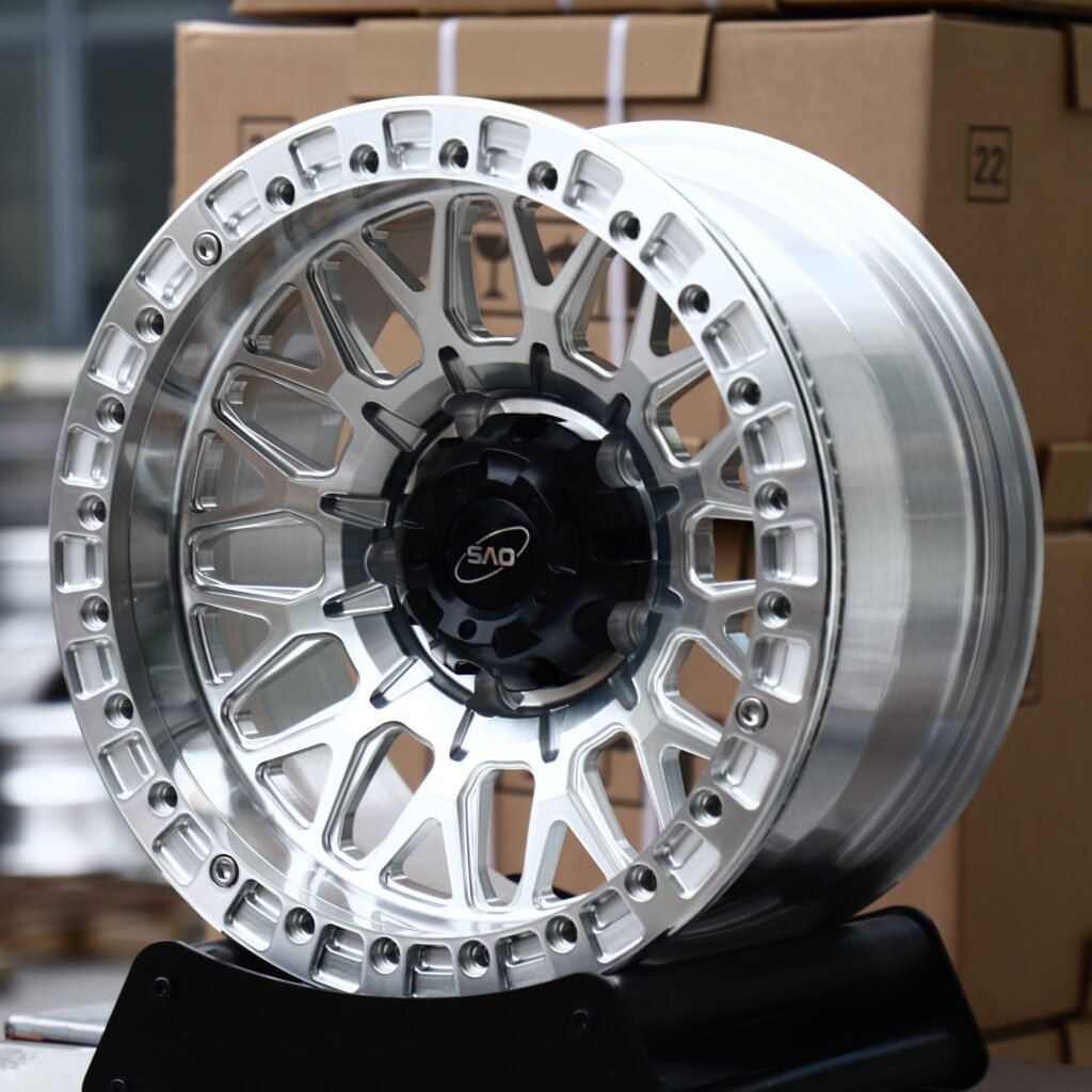 Land Rover Defender wheels – Machined Silver Y-Mesh Black Centre, angled view