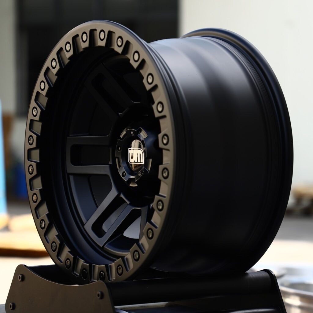 Land Rover Defender wheels – Matte Black Split-Spoke Bolt Ring, angled view