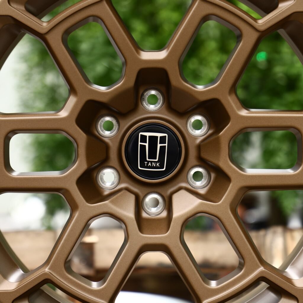 Jeep Gladiator wheels – Bronze Hex-Mesh, lip and barrel detail