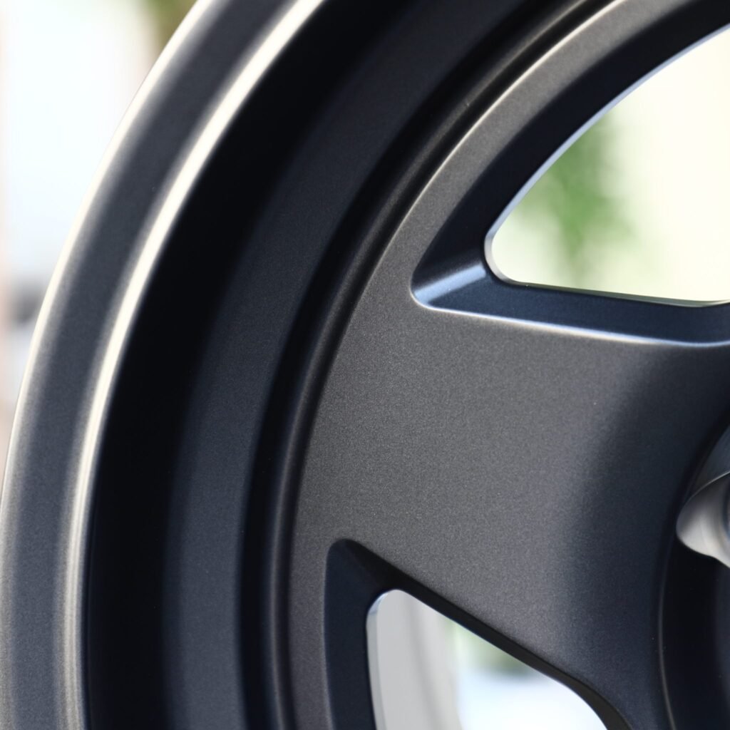 Jeep Gladiator wheels – Gunmetal 5-Spoke Machined Lip, lip and barrel detail