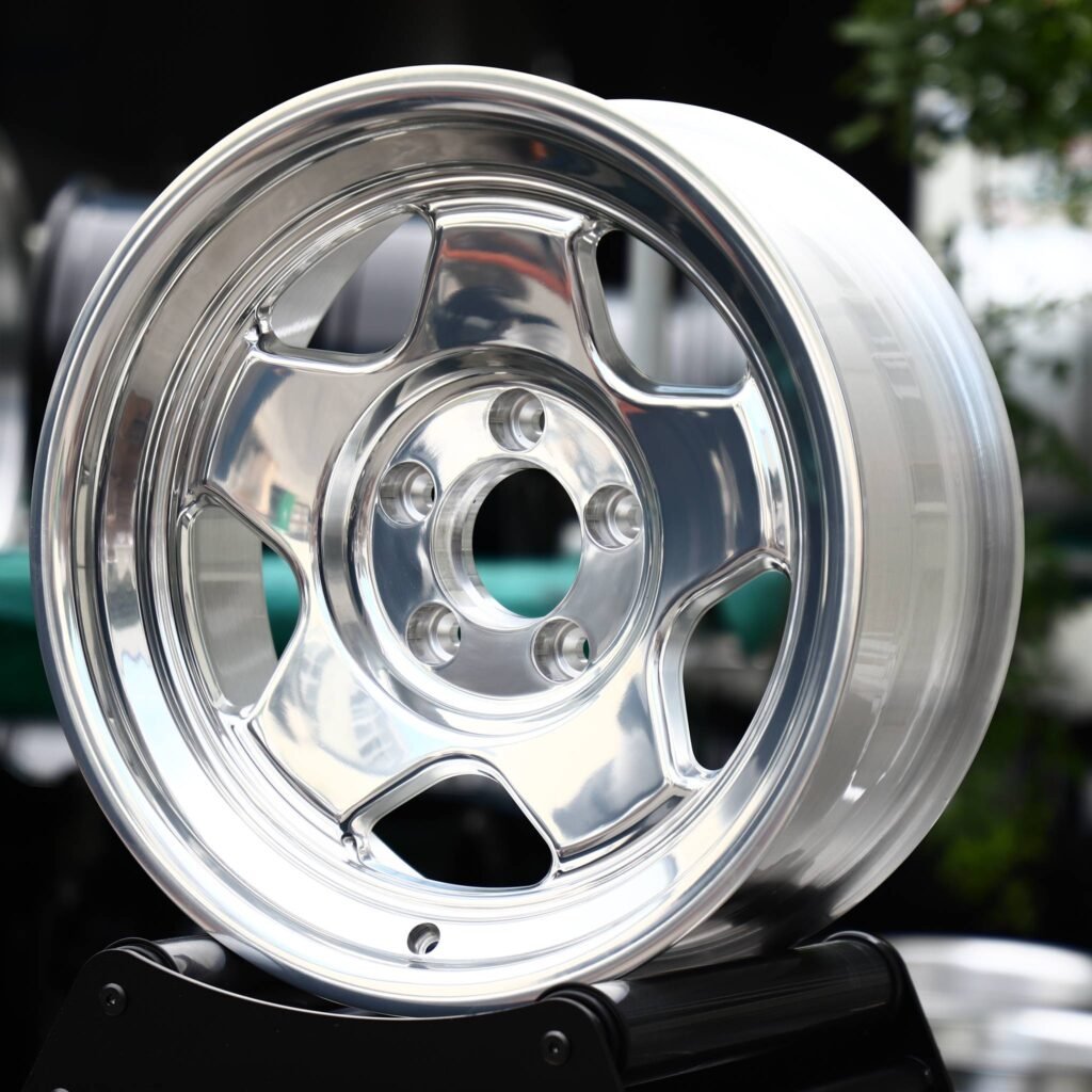 Land Rover Defender wheels – Polished 5-Spoke Classic Dish, angled view