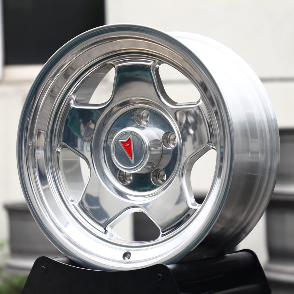 Land Rover Defender wheels – Polished 5-Spoke Retro Flat Dish, angled view