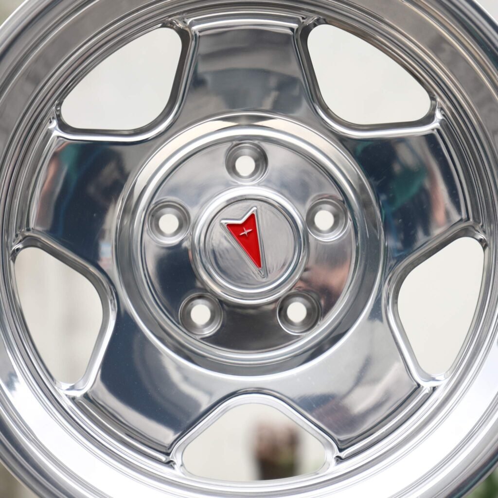 Jeep Gladiator wheels – Polished 5-Spoke Retro Flat Dish, lip and barrel detail