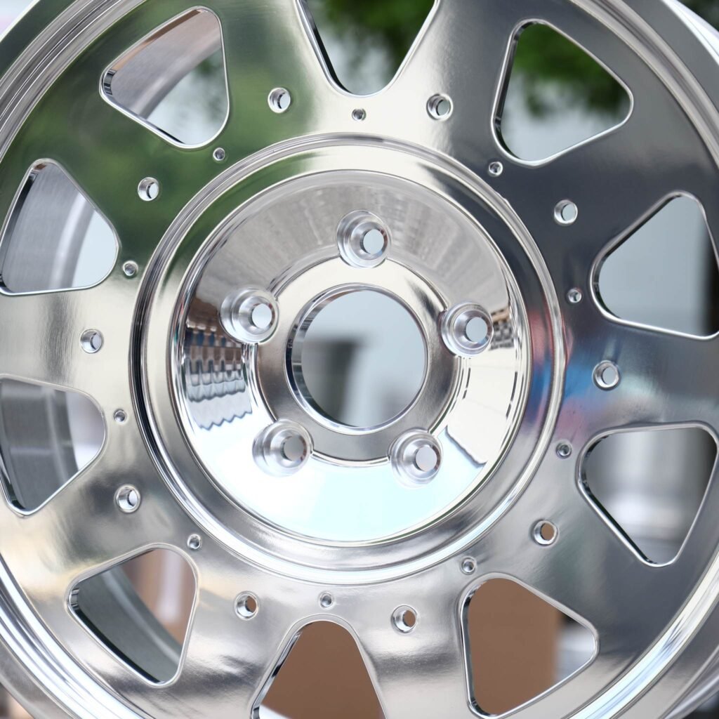 Jeep Gladiator wheels – Polished 8-Window Dish, lip and barrel detail