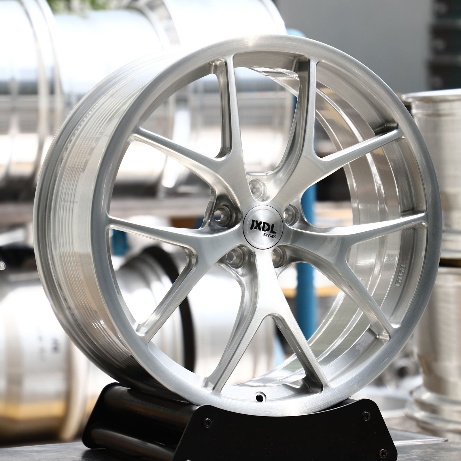 Ford Mustang wheels – Brushed Silver 5 Y-Spoke Concave (JXDL-Style), front view