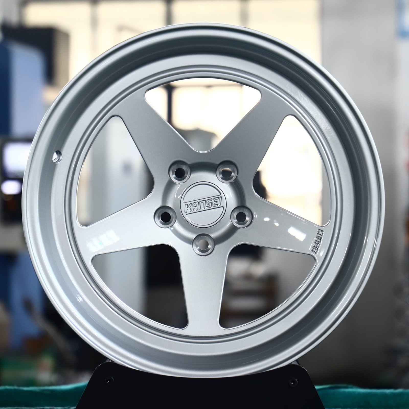 Toyota Camry wheels – Matte Silver 5-Spoke Deep Lip (Kansei-Style), front view