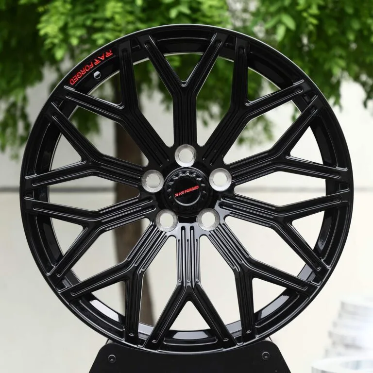 Kia Stinger wheels – Gloss Black Y-Spoke Mesh, front view