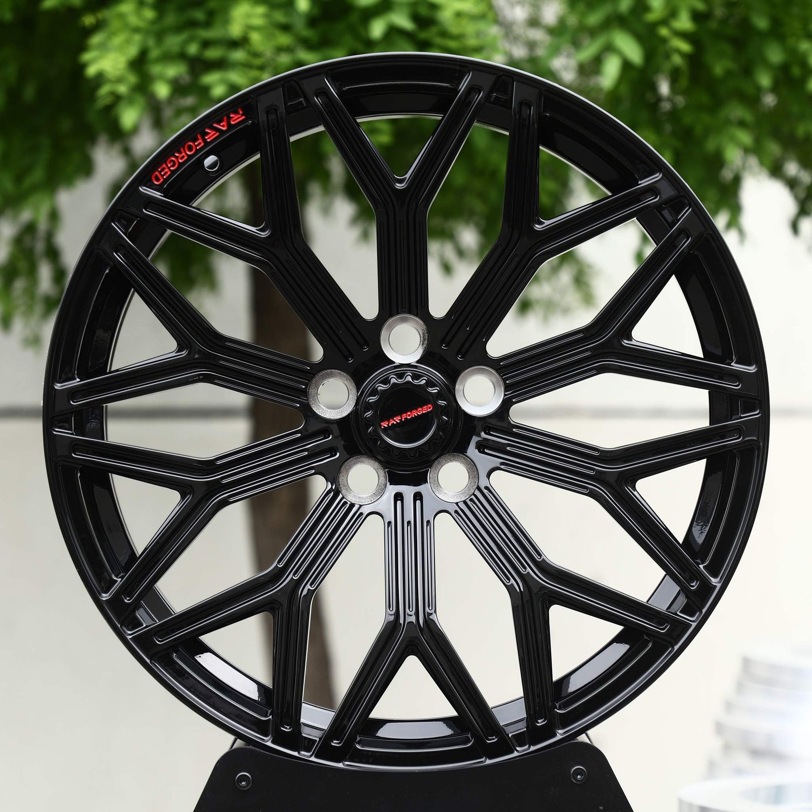 Kia Stinger wheels – Gloss Black Y-Spoke Mesh, front view